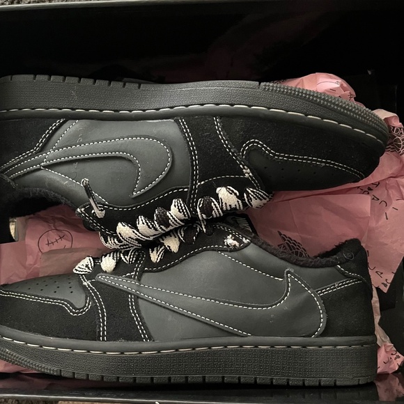 Travis Scott black phantom - Picture 1 of 1